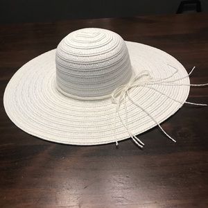 NWT White wide brim floppy hat